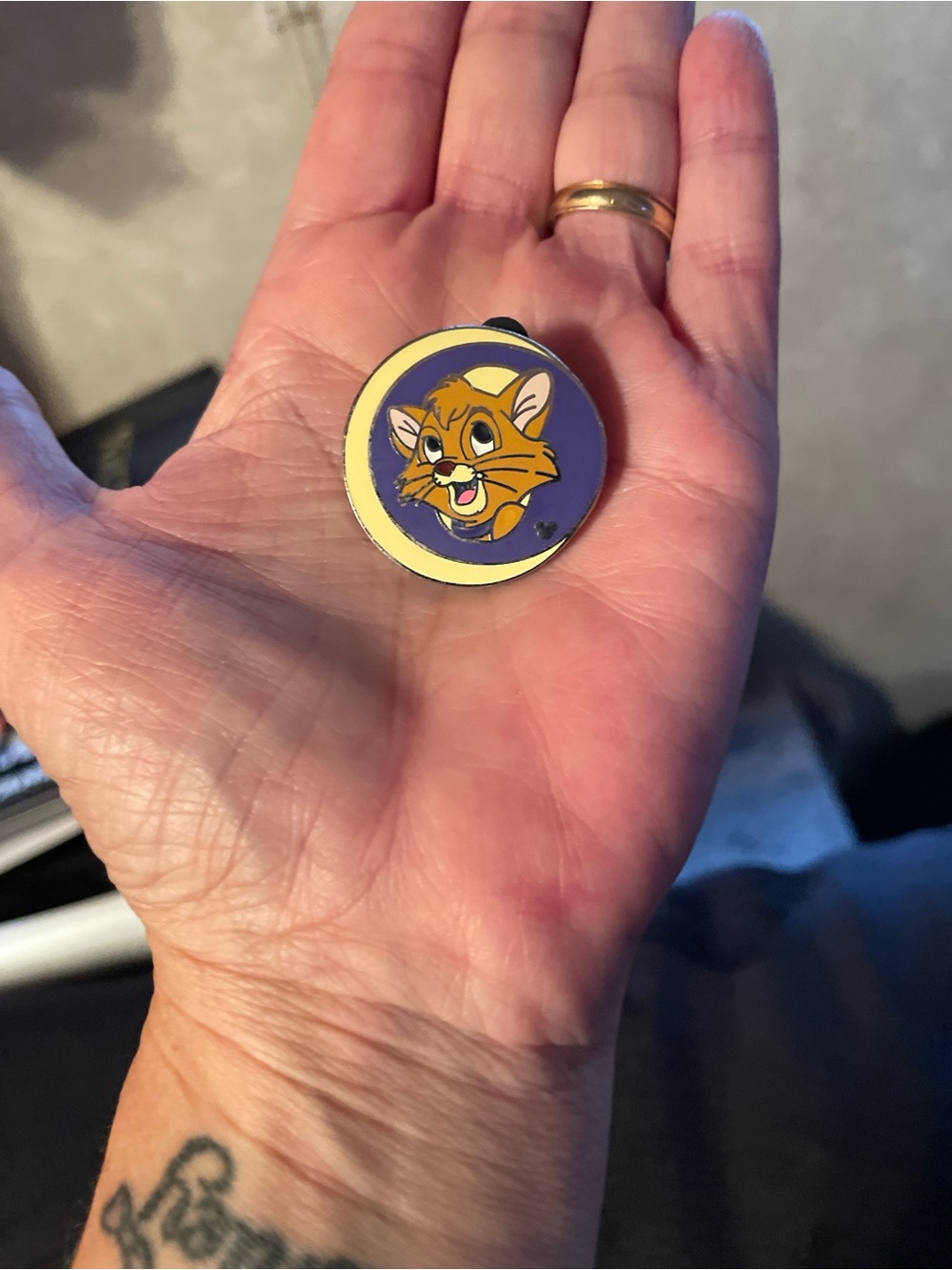 Disney Oliver & Company Hidden Mickey Trading Pin – 1 of 4